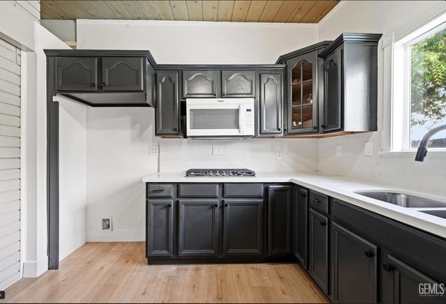 3025 Peerless Avenue, Bakersfield, CA 93308