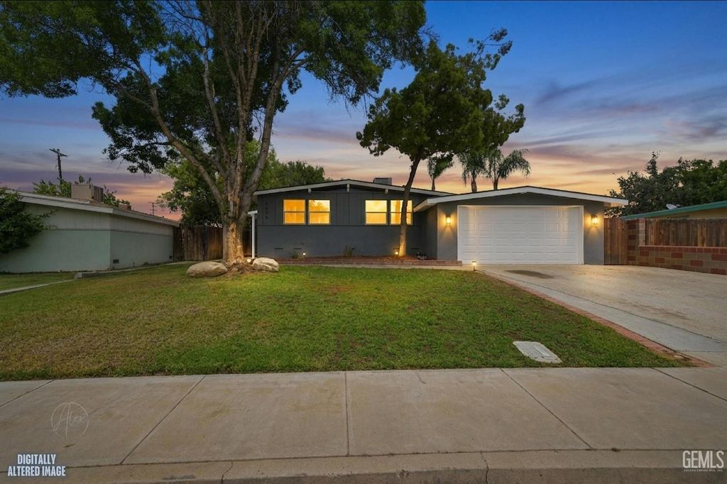 3025 Peerless Avenue, Bakersfield, CA 93308