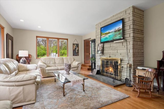 22446 N OLD BARRINGTON Road N, North Barrington, IL 60010