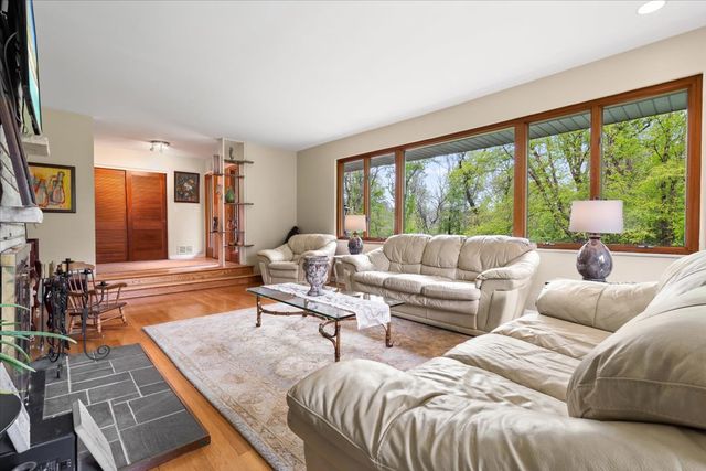 22446 N OLD BARRINGTON Road N, North Barrington, IL 60010