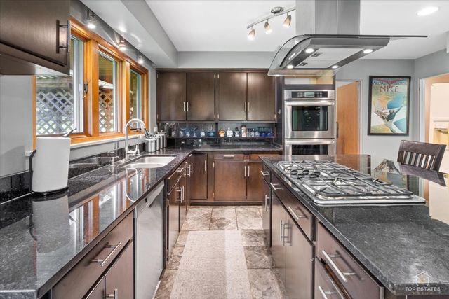 22446 N OLD BARRINGTON Road N, North Barrington, IL 60010