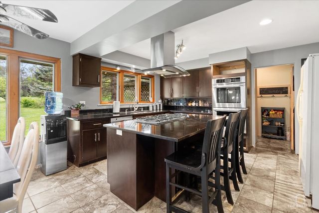22446 N OLD BARRINGTON Road N, North Barrington, IL 60010
