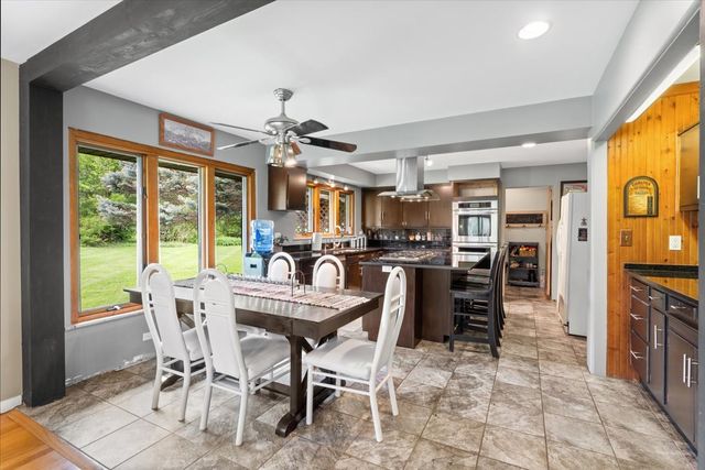 22446 N OLD BARRINGTON Road N, North Barrington, IL 60010