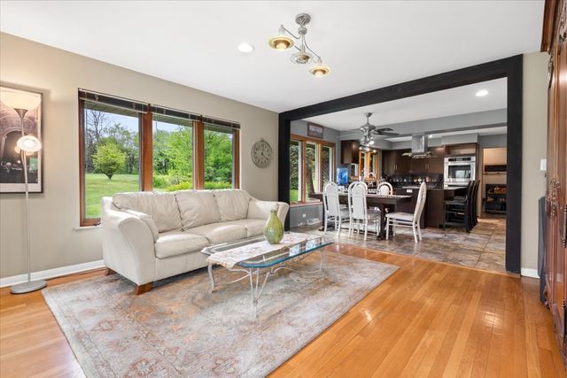 22446 N OLD BARRINGTON Road N, North Barrington, IL 60010