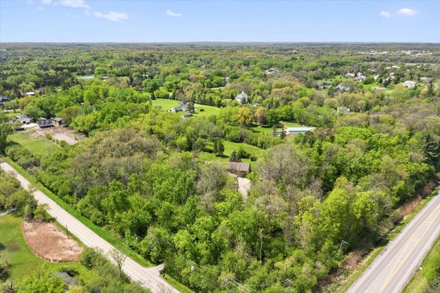 22446 N OLD BARRINGTON Road N, North Barrington, IL 60010