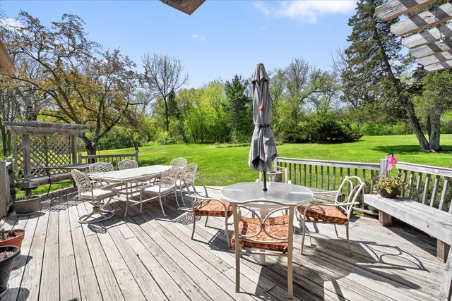 22446 N OLD BARRINGTON Road N, North Barrington, IL 60010