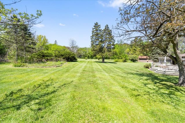 22446 N OLD BARRINGTON Road N, North Barrington, IL 60010
