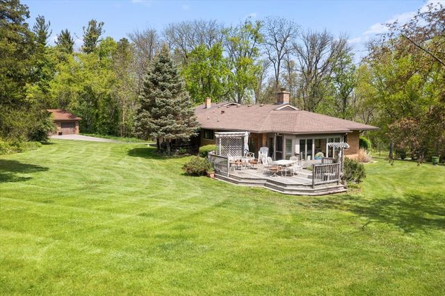 22446 N OLD BARRINGTON Road N, North Barrington, IL 60010