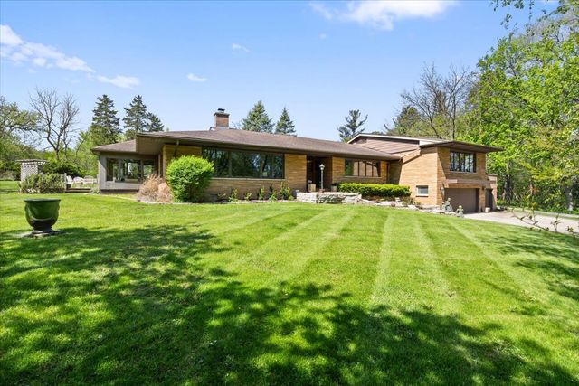22446 N OLD BARRINGTON Road N, North Barrington, IL 60010