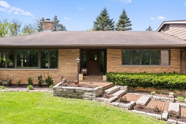 22446 N OLD BARRINGTON Road N, North Barrington, IL 60010