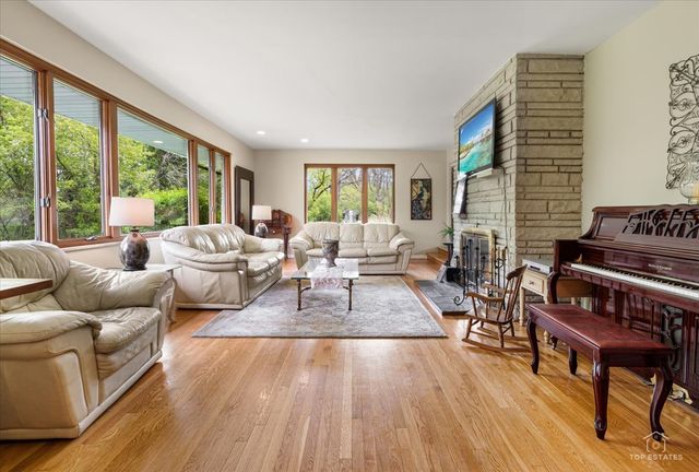 22446 N OLD BARRINGTON Road N, North Barrington, IL 60010