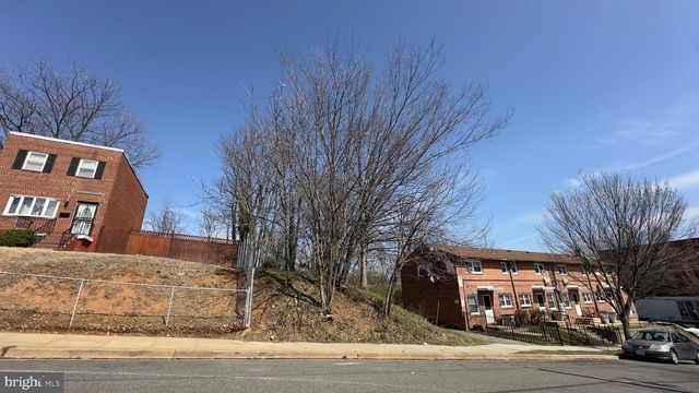 5220 BANKS PL NE, Washington, DC 20019