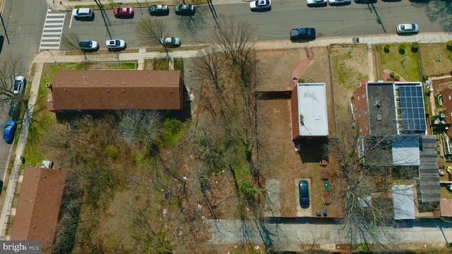 5220 BANKS PL NE, Washington, DC 20019