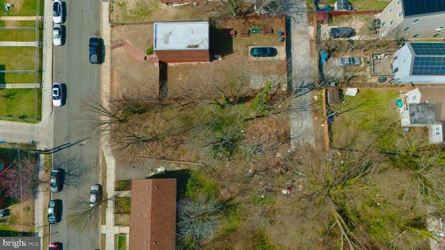 5220 BANKS PL NE, Washington, DC 20019