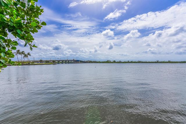 2860 S Ocean Boulevard 311, Palm Beach, FL 33480