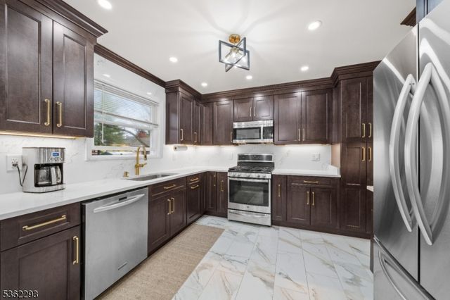 70 Highland Rd, North Haledon Boro, NJ 07508