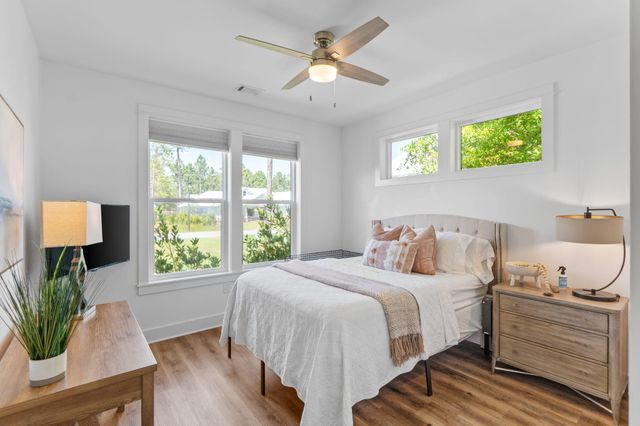 64 E Grizzly Street, Freeport, FL 32439