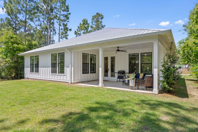 64 E Grizzly Street, Freeport, FL 32439