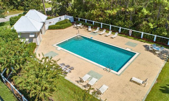 64 E Grizzly Street, Freeport, FL 32439