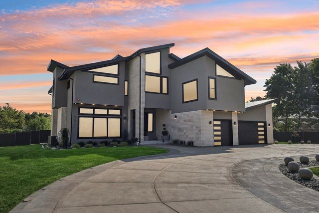 1341 Pfingsten Road, Northbrook, IL 60062