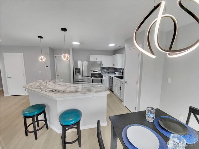 6242 71st Avenue Ct W, University Place, WA 98467