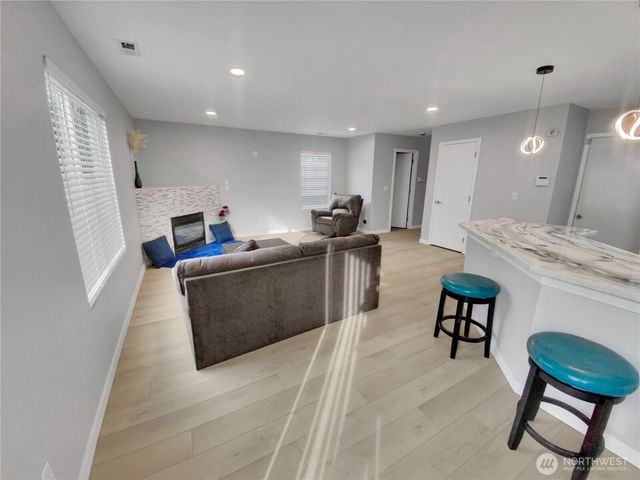 6242 71st Avenue Ct W, University Place, WA 98467