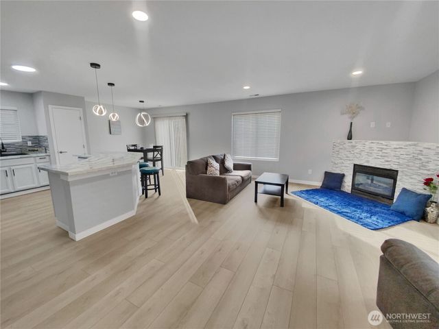 6242 71st Avenue Ct W, University Place, WA 98467