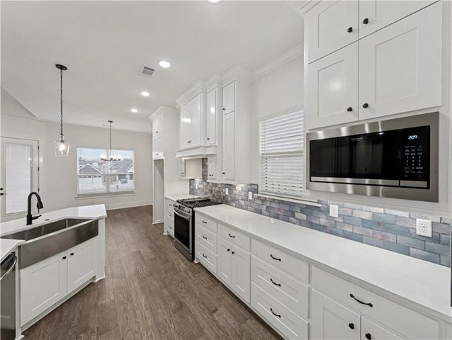 1811 Bluestem Drive, Centerton, AR 72719