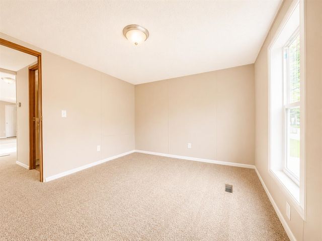 3900 W Jefferson Avenue, Trenton, MI 48183