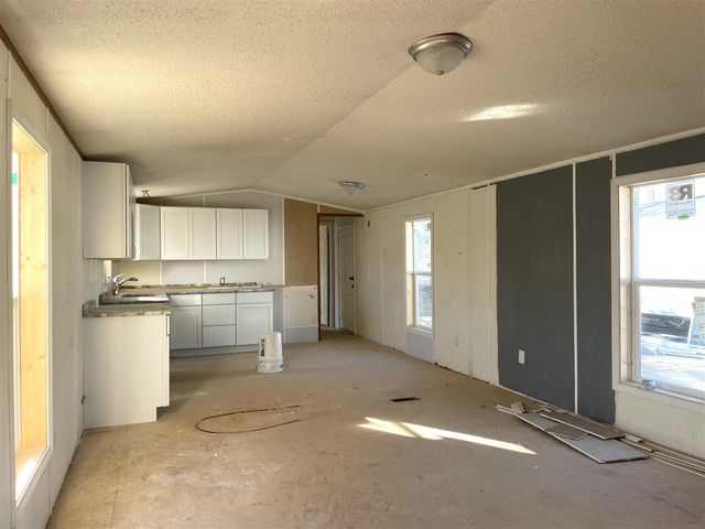 3900 W Jefferson Avenue, Trenton, MI 48183