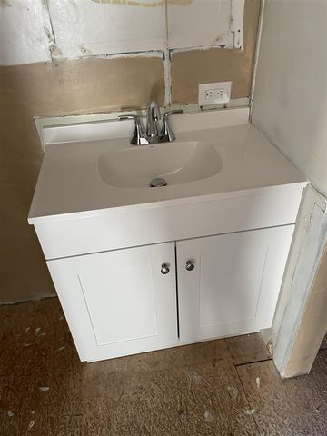 3900 W Jefferson Avenue, Trenton, MI 48183