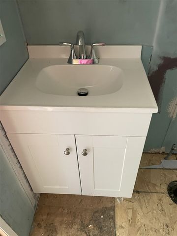 3900 W Jefferson Avenue, Trenton, MI 48183