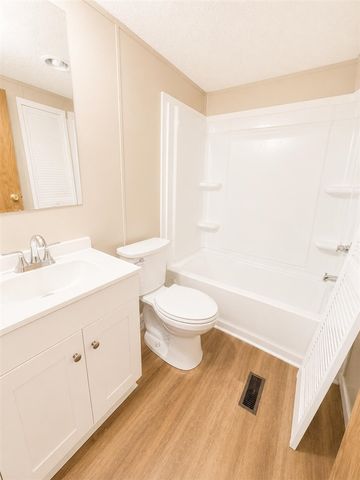 3900 W Jefferson Avenue, Trenton, MI 48183