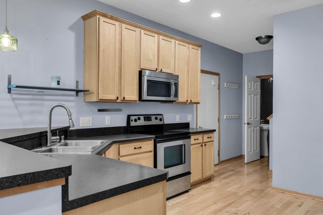 9795 Vagabond Lane N, Maple Grove, MN 55311