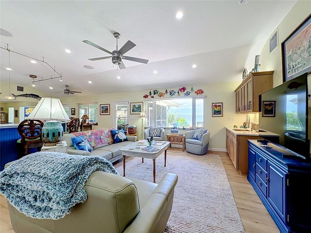 2212 6TH STREET W, Palmetto, FL 34221