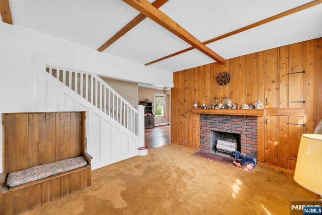 163 W Midland Avenue, Paramus, NJ 07652