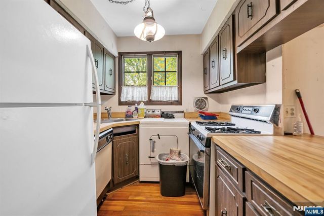 163 W Midland Avenue, Paramus, NJ 07652