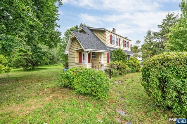 163 W Midland Avenue, Paramus, NJ 07652