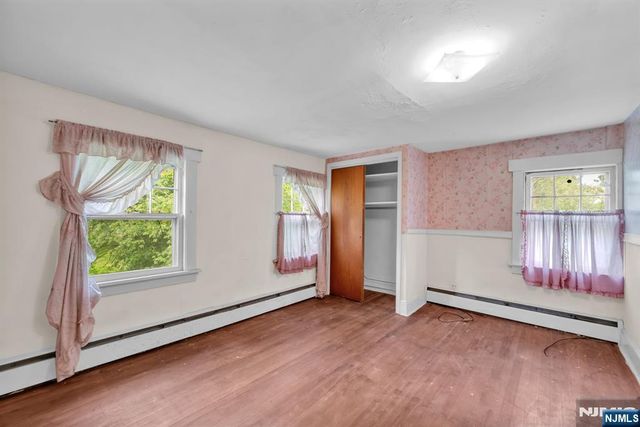163 W Midland Avenue, Paramus, NJ 07652