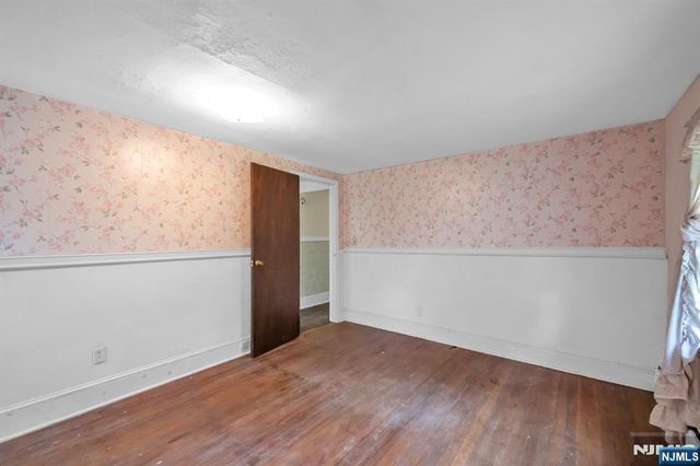 163 W Midland Avenue, Paramus, NJ 07652