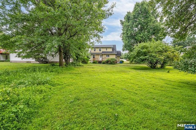 163 W Midland Avenue, Paramus, NJ 07652