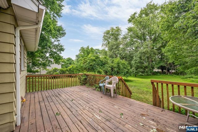 163 W Midland Avenue, Paramus, NJ 07652