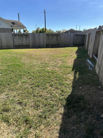 8611 Morning Dove Lane, Baytown, TX 77521