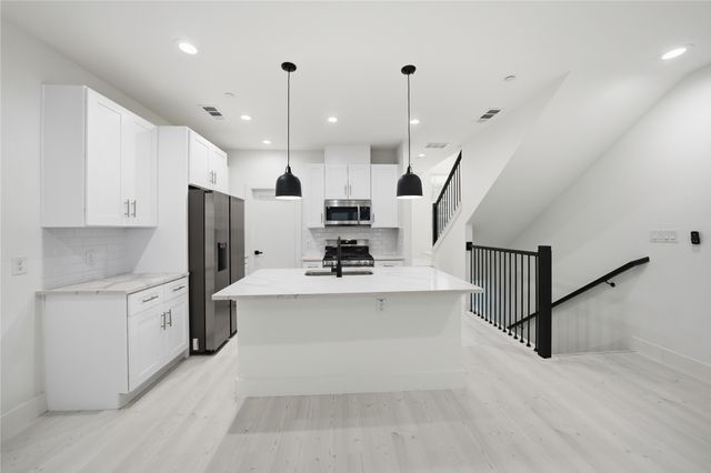 7207 Mohawk Drive 106, Dallas, TX 75235