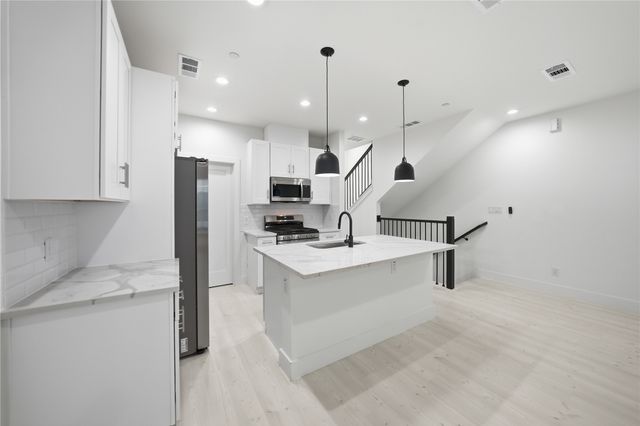 7207 Mohawk Drive 106, Dallas, TX 75235