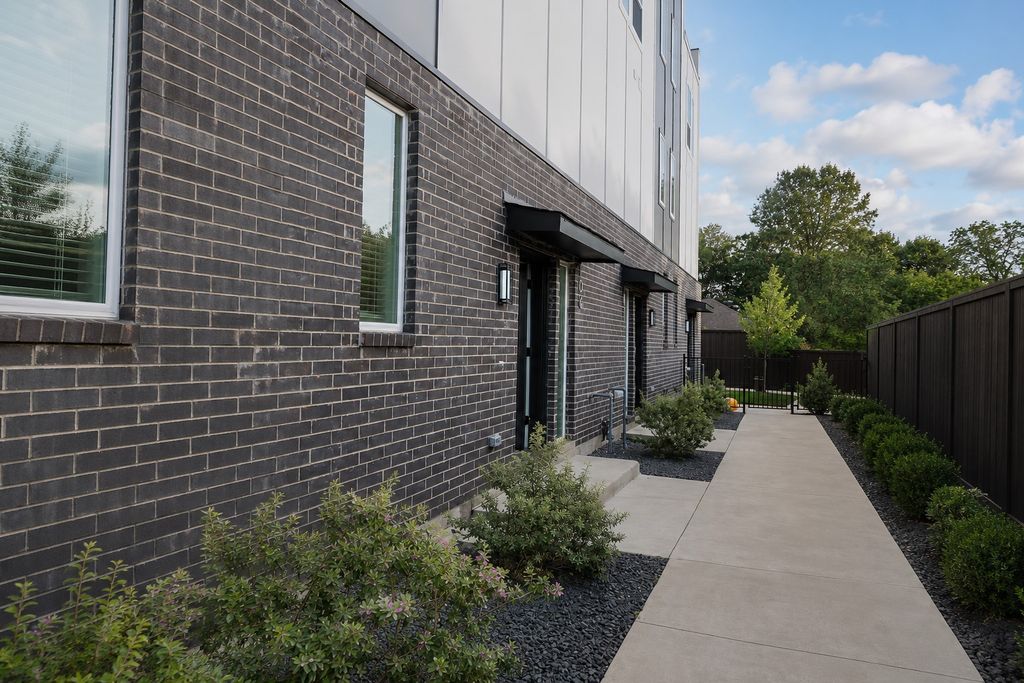 7207 Mohawk Drive 106, Dallas, TX 75235