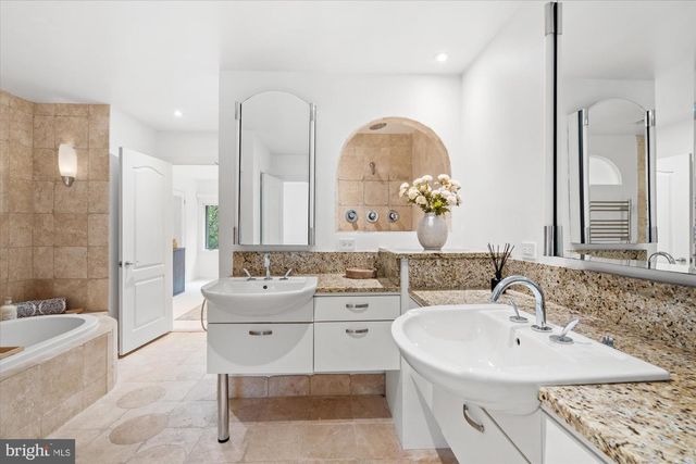 4024 CHANCERY CT NW, Washington, DC 20007