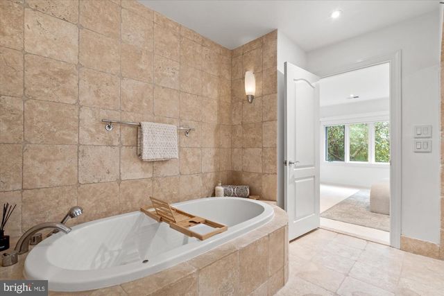4024 CHANCERY CT NW, Washington, DC 20007