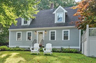 2 Hunter Dr, Newburyport, MA 01950
