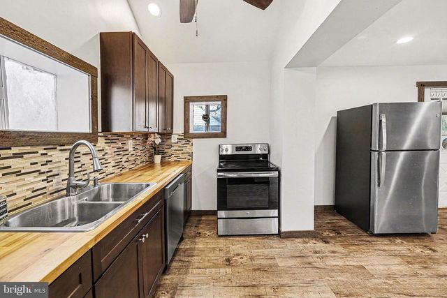 418 E MAIN STREET, Shiremanstown, PA 17011